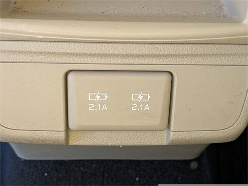 Used 2019 Subaru Outback 2.5i Premium image 13