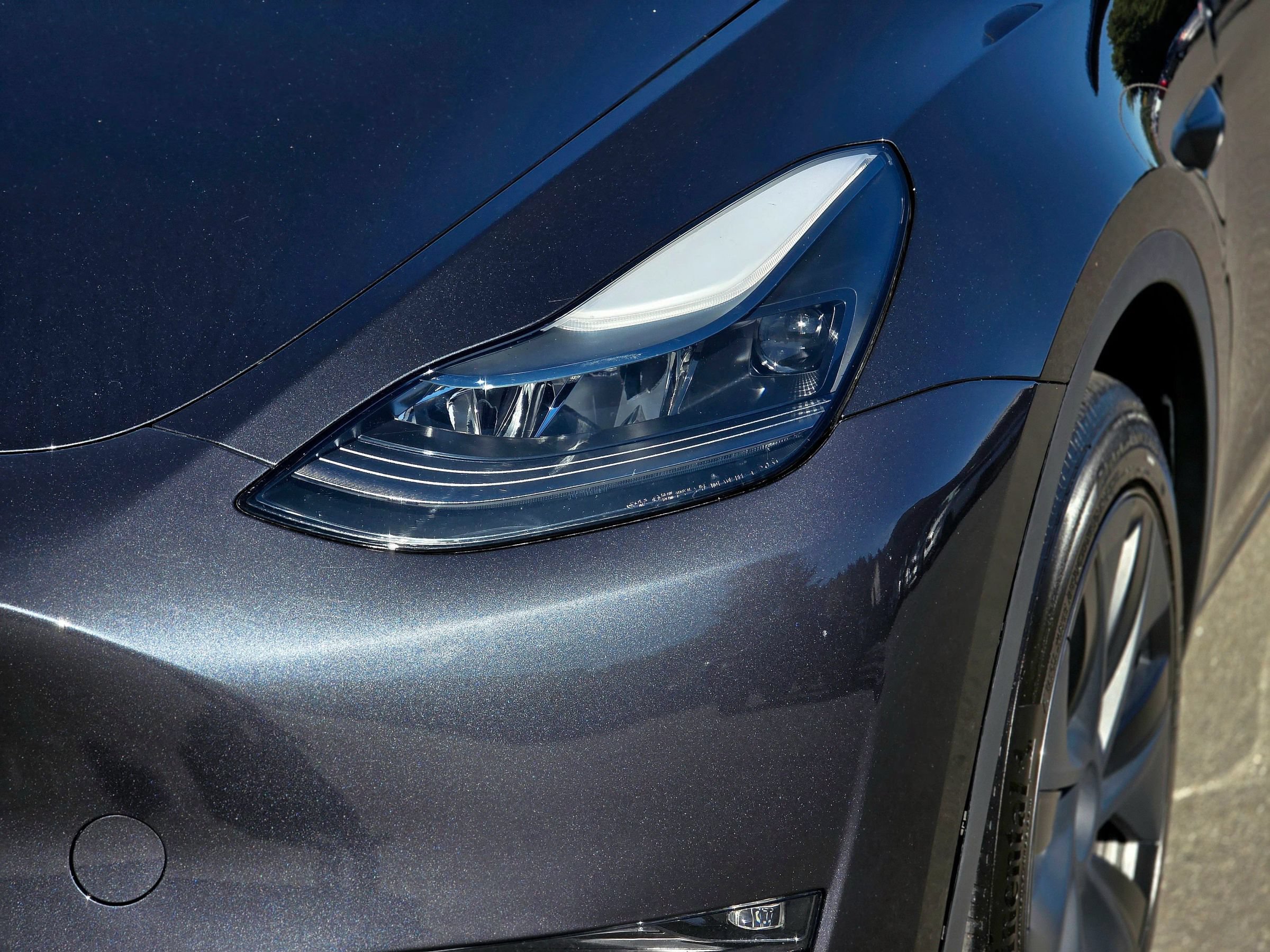 Used 2024 Tesla Model Y Long Range AWD/4WD image 5