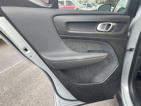 Used 2025 Volvo XC40 B5 Core image 27