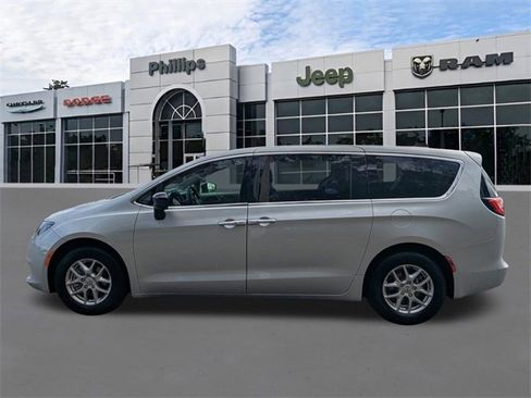 Certified 2024 Chrysler Voyager LX image 6