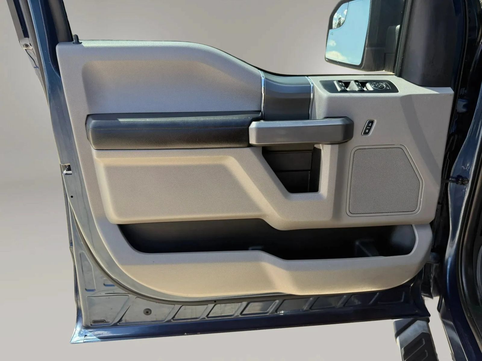 Used 2015 Ford F150 XLT w/ Equipment Group 302A Luxury RWD image 19