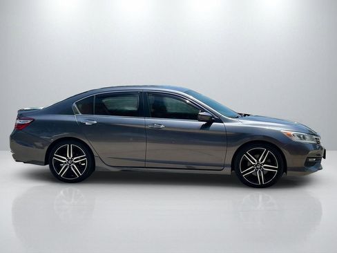 Used 2017 Honda Accord Sport Special Edition image 4