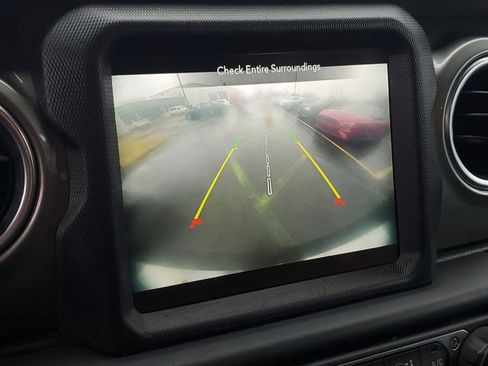 Used 2021 Jeep Wrangler Unlimited Sahara w/ Uconnect 4C Nav & Sound Group image 15