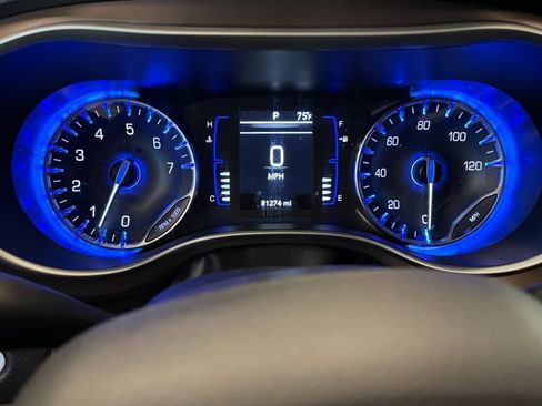 Used 2020 Chrysler Voyager L image 9