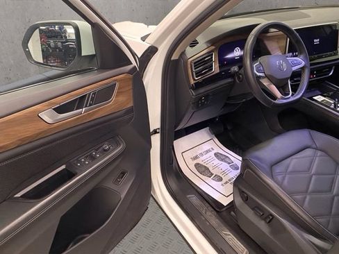 Used 2024 Volkswagen Atlas SE AWD/4WD image 19