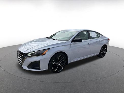 Used 2025 Nissan Altima 2.5 SR image 4