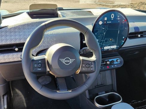 Used 2025 MINI Cooper 2-Door Hardtop image 21