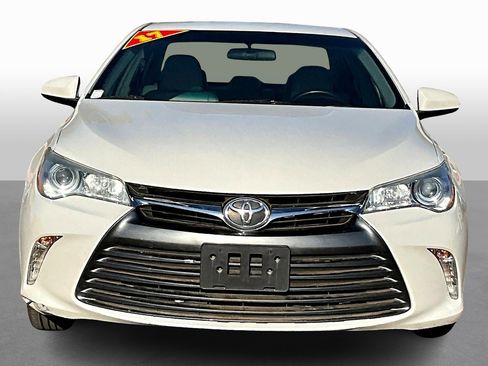 Used 2017 Toyota Camry XLE image 3