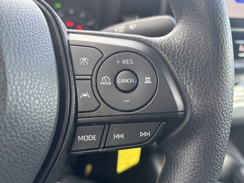 Used 2025 Toyota Corolla LE image 20