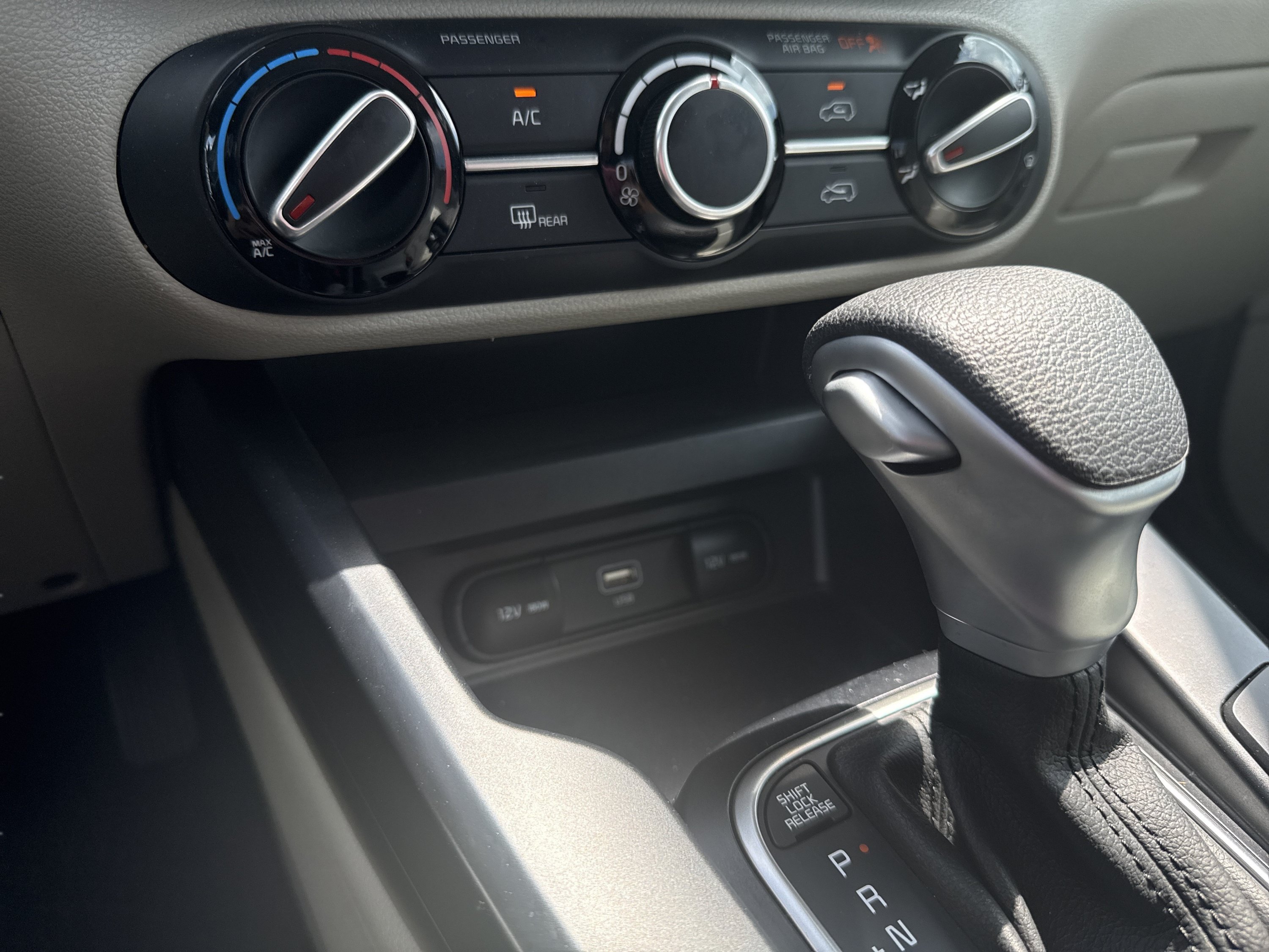 Used 2025 Kia Soul LX w/ LX Technology Package FWD image 17