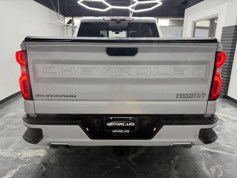 Used 2022 Chevrolet Silverado 1500 High Country w/ Technology Package image 4