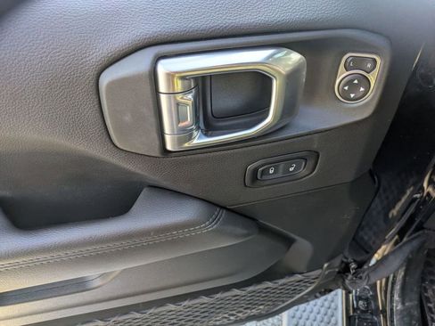 Used 2022 Jeep Wrangler Unlimited Sahara image 10