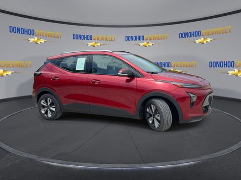 Used 2022 Chevrolet Bolt EUV LT w/ Convenience Package FWD image 5
