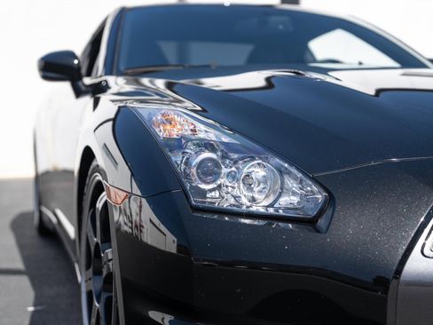 Used 2013 Nissan GT-R Black Edition AWD/4WD image 18