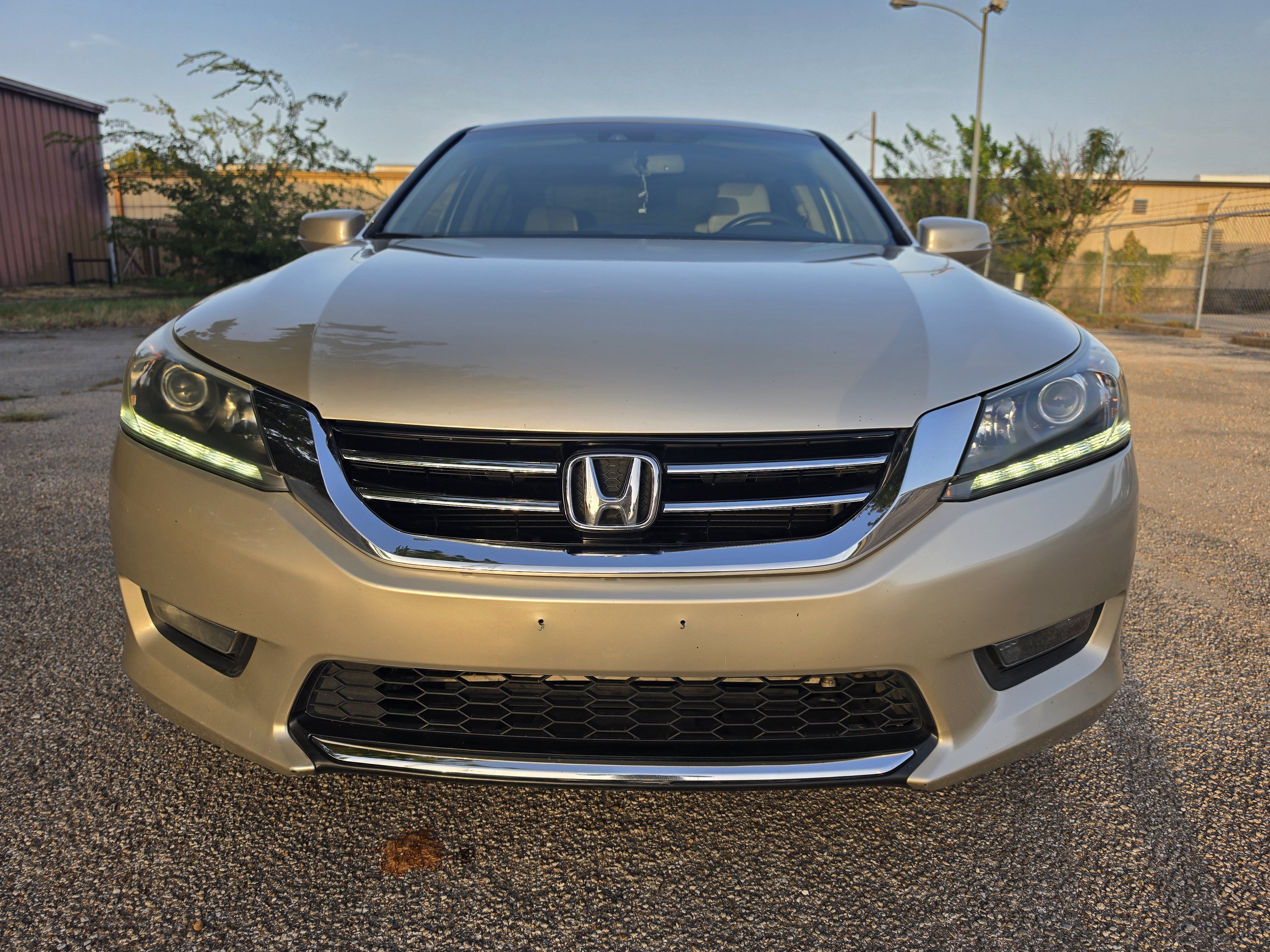 Used 2015 Honda Accord EX-L image 2