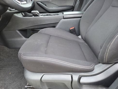 Used 2023 Nissan Rogue S image 12