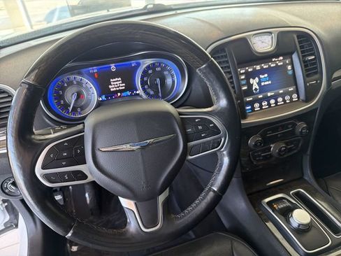 Used 2018 Chrysler 300 Limited AWD/4WD image 17