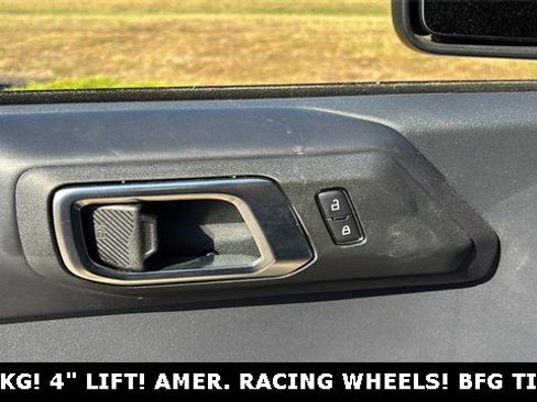 New 2025 Ford Bronco Badlands image 10