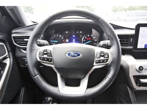 Used 2022 Ford Explorer XLT w/ Equipment Group 202A RWD image 15