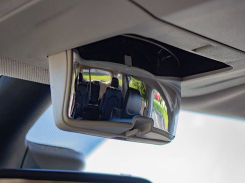 Used 2023 Chrysler Pacifica Touring-L FWD image 32