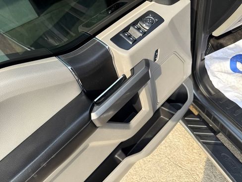 Used 2017 Ford F150 XLT image 11