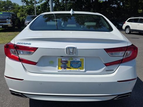Used 2018 Honda Accord Touring image 6