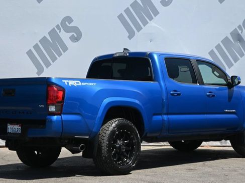 Used 2018 Toyota Tacoma TRD Sport w/ Technology Package RWD image 5