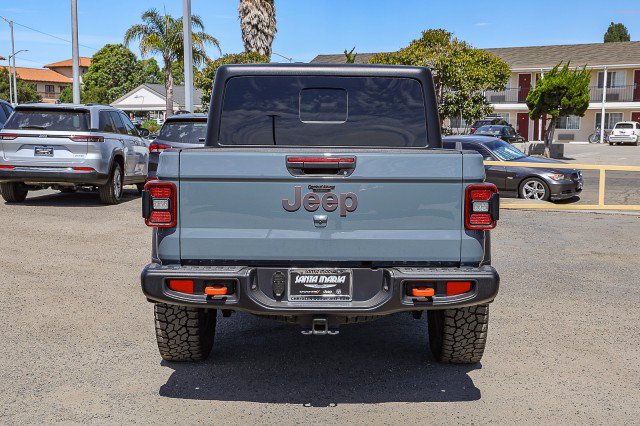 Used 2024 Jeep Gladiator Mojave w/ Steel Bumper Group AWD/4WD image 5