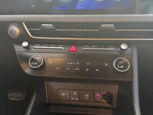 Used 2025 Hyundai Sonata SEL FWD image 14