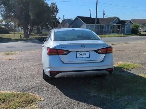 Used 2024 Nissan Altima 2.5 SV image 7