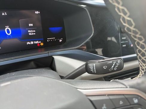 Used 2023 Volkswagen Taos SE w/ Black Wheel Package image 41