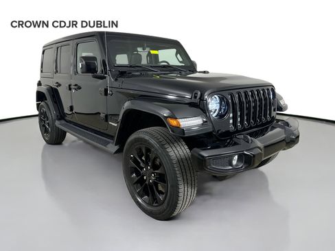 Certified 2022 Jeep Wrangler Unlimited Sahara AWD/4WD image 3