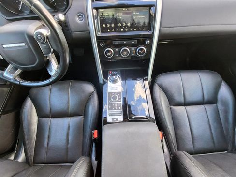 Used 2017 Land Rover Discovery HSE image 18