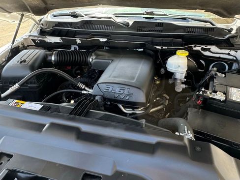 Used 2021 RAM 1500 Classic SLT image 28