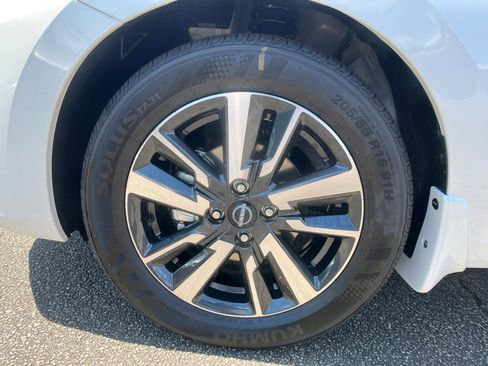 New 2025 Nissan Versa SV w/ Trunk Package image 11