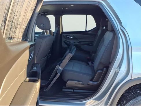 Used 2023 Chevrolet Traverse LT w/ Rear Camera Mirror Package image 11