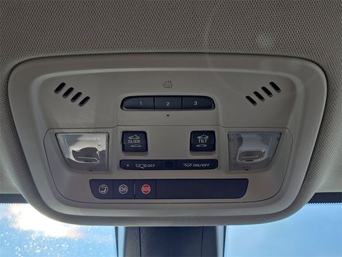 Certified 2020 Chevrolet Traverse High Country image 36