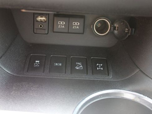 Used 2018 Toyota Highlander XLE AWD/4WD image 45