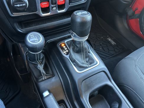 Used 2019 Jeep Wrangler Unlimited Sahara w/ Safety Group image 16