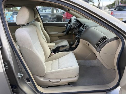 Used 2004 Honda Accord LX image 22