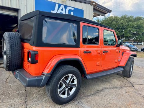 Used 2018 Jeep Wrangler Unlimited Sahara AWD/4WD image 11