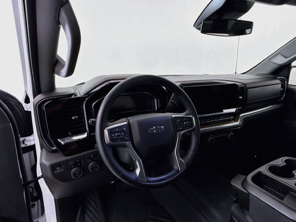 Used 2024 Chevrolet Silverado 1500 RST AWD/4WD image 9