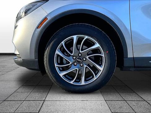 Used 2022 Lincoln Corsair AWD w/ Equipment Group 101A image 3