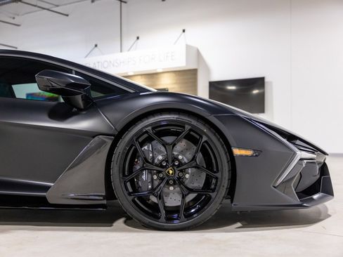 Used 2025 Lamborghini Revuelto image 27
