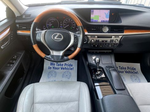 Used 2013 Lexus ES 300h image 14
