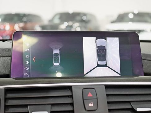 Used 2018 BMW M4 Convertible RWD image 22