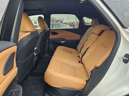 Used 2026 Lexus RX 350h w/ Convenience Package image 17