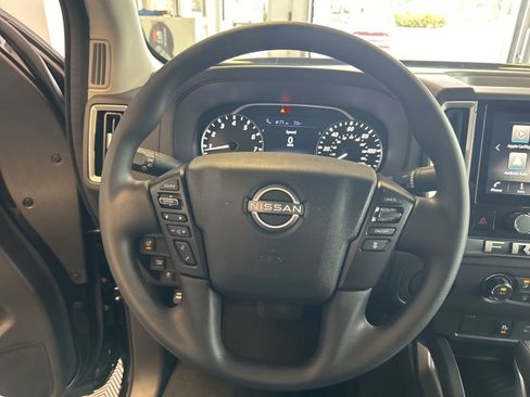 Used 2025 Nissan Frontier SV image 16