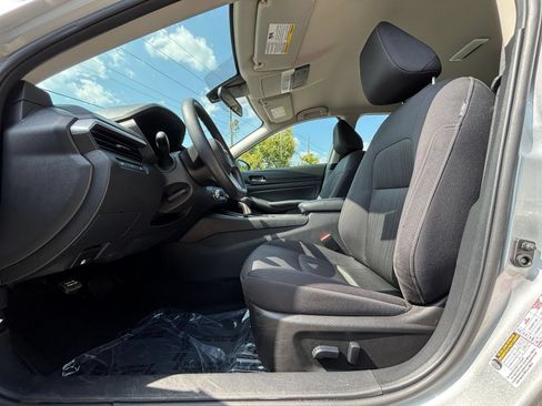 Used 2025 Nissan Altima 2.5 SV FWD image 19