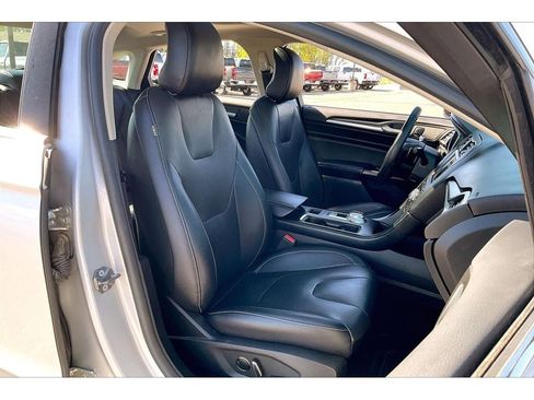 Used 2017 Ford Fusion Titanium FWD image 8